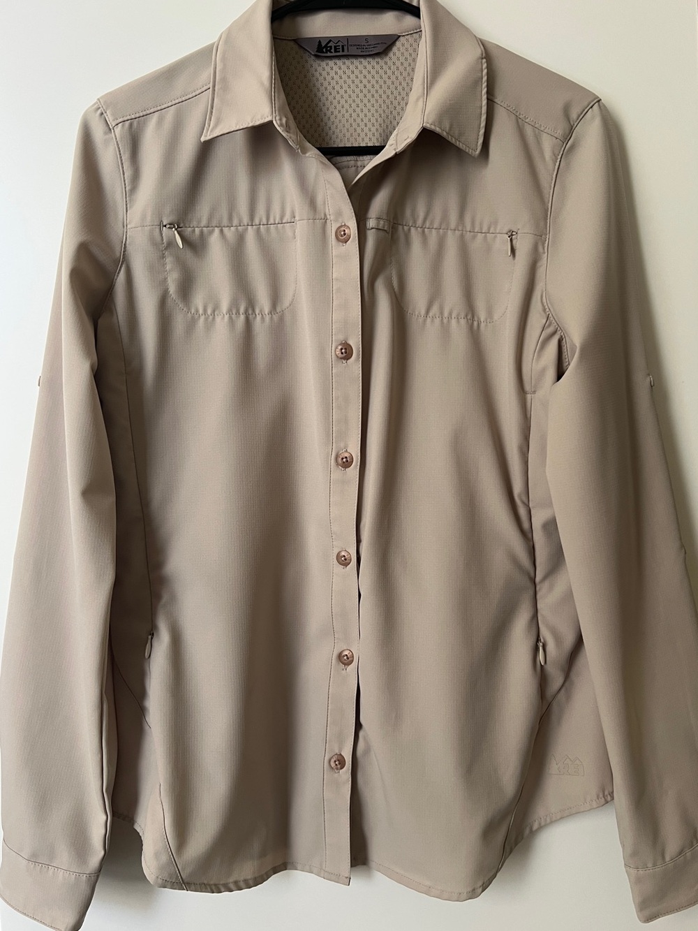 REI Hiking Travel Shirt S Beige Vented Roll Tab Sleeve Outdoor Top - Picture 3 of 16